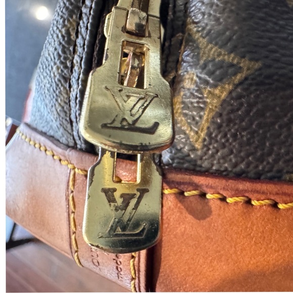 LOUIS VUITTON ALMA PM HANDBAG MONOGRAM with LV lock/key, box, Dustbag /COA - Picture 9 of 14